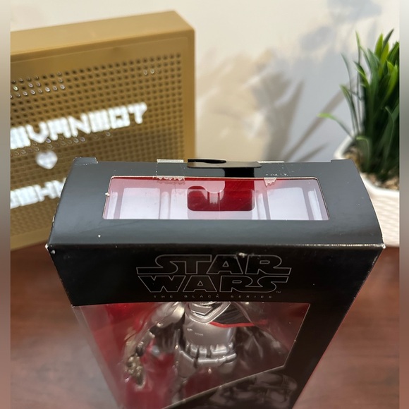 New Star Wars The Black Series Captain Phasma Figure - Picture 3 of 7